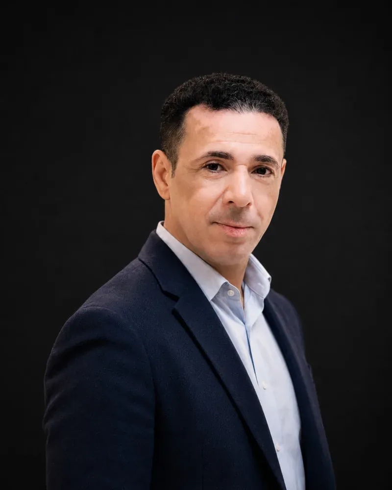 حاتم نجيب
